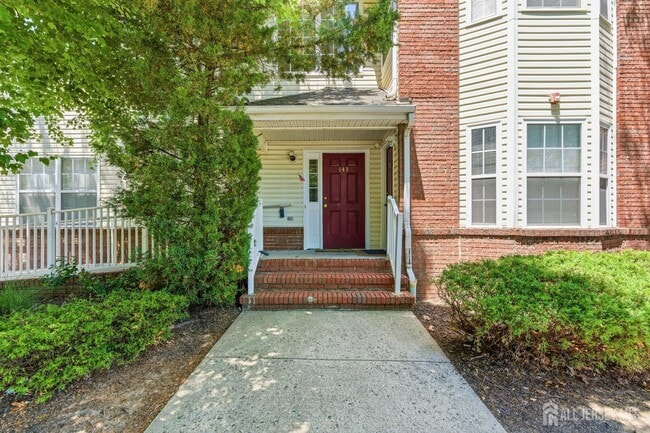 141 Forest Dr