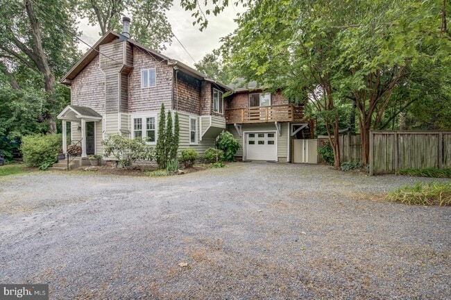 property at 1121 Tyler Ave