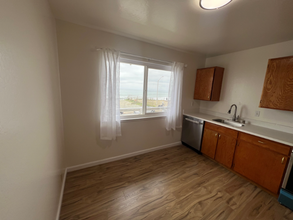305 Esplanade Ave-Unit -2 in Pacifica, CA - Building Photo - Building Photo