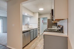 The Arden Overlook in Tulsa, OK - Building Photo