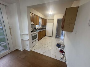 5 Murison Blvd in Toronto, ON - Building Photo - Building Photo