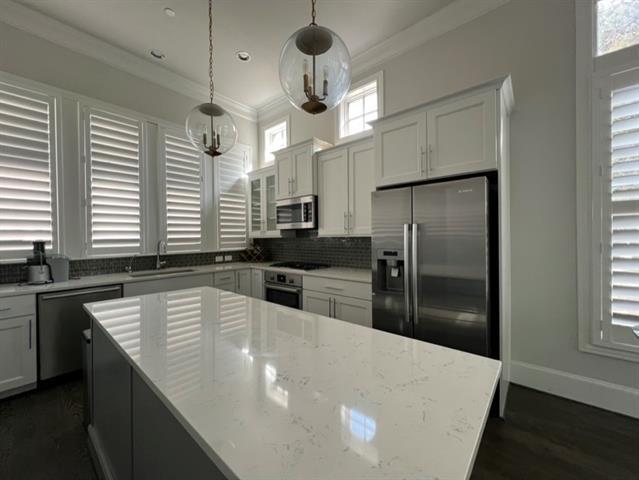 4090 Runyon Rd in Addison, TX - Building Photo