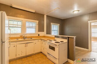 326 N 16th St in Manhattan, KS - Building Photo - Building Photo