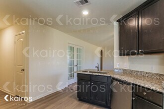 8415 Dusty Ridge Rd in Mont Belvieu, TX - Foto de edificio - Building Photo