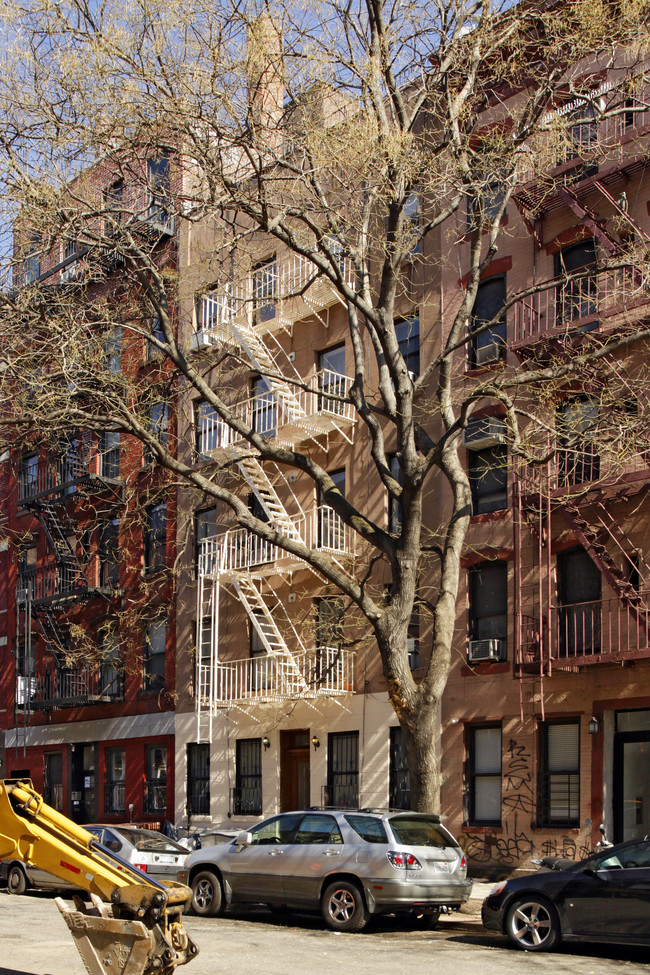 517 E 5th St in New York, NY - Building Photo - Building Photo