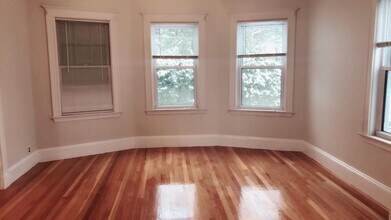 38 Hood St in Newton, MA - Building Photo - Building Photo