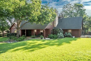 322 Post Oak Dr in Highland Village, TX - Building Photo