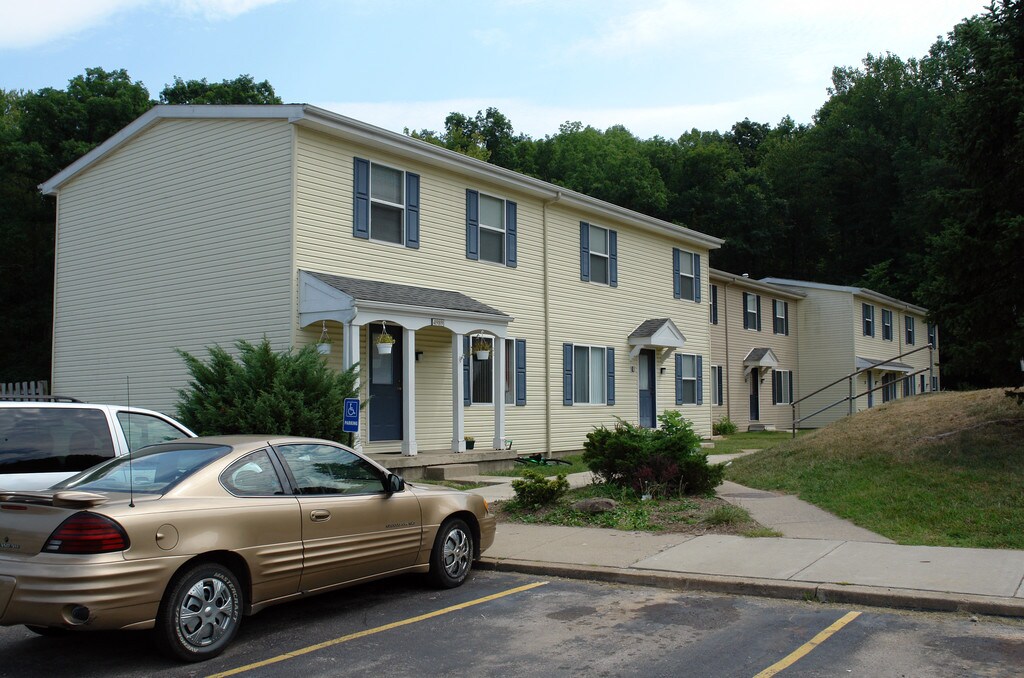 Southmoor Hills Apartments in South Charleston, WV