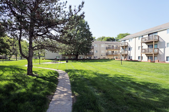 Crosswinds Apartments in Omaha, NE - Building Photo - Building Photo