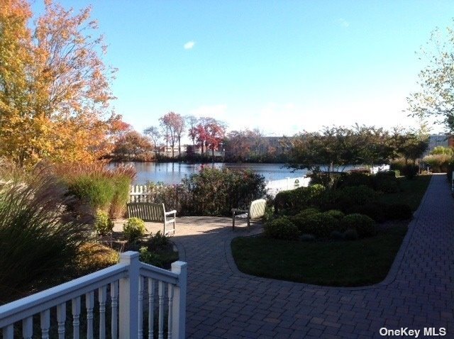 3-15 Willowbrook Ave, Unit 4D in Bay Shore, NY - Building Photo