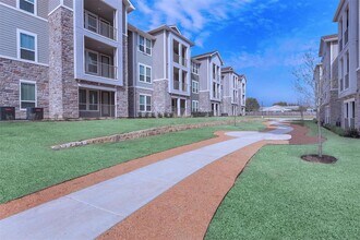 5712 Azle Ave in Fort Worth, TX - Building Photo - Building Photo