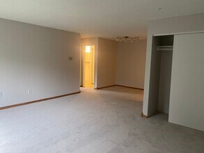 6 Village Way in Natick, MA - Building Photo - Building Photo