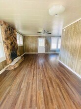 107 Barry St in Sunset, LA - Building Photo - Building Photo