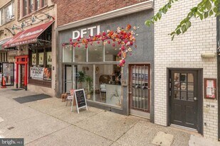 2032 Chestnut St in Philadelphia, PA - Building Photo