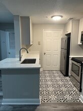 1075 Peachtree Walk NE, Unit Peachtree Walk in Atlanta, GA - Foto de edificio - Building Photo
