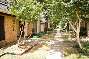 4908 Oakbluff Dr in Mesquite, TX - Building Photo