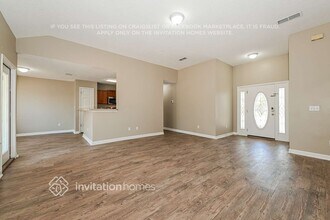 7041 Vida Ln in Jacksonville, FL - Foto de edificio - Building Photo