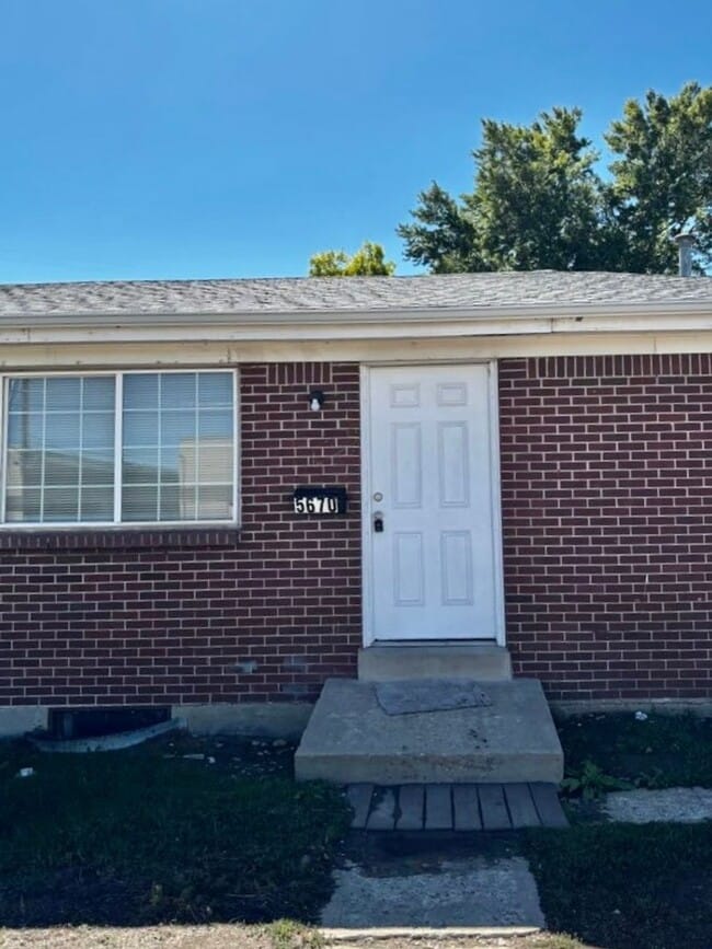 5660-5670 W 52nd Ave