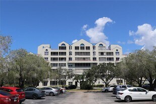 2333 Feather Sound Dr in Clearwater, FL - Building Photo