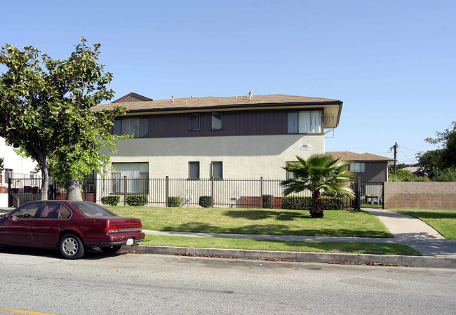 1351 E Harvard St in Glendale, CA - Foto de edificio - Building Photo