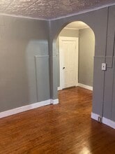 87 S Main St, Unit 4 lower rear in Angola, NY - Foto de edificio - Building Photo