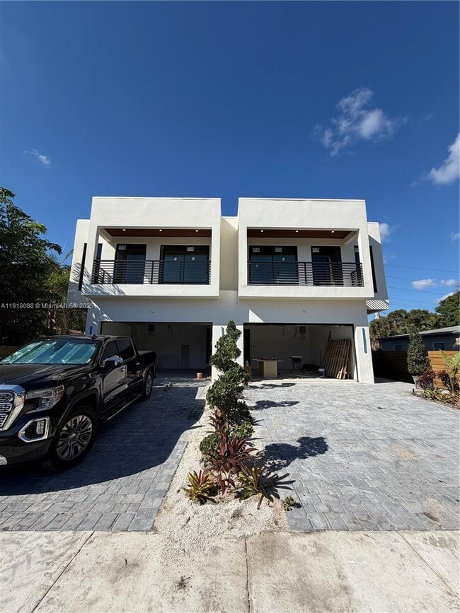 1321 NE 13th Ave in Fort Lauderdale, FL - Building Photo - Building Photo