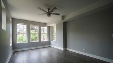 7305 S Yates Blvd in Chicago, IL - Building Photo - Building Photo