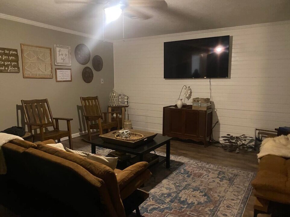 9743 Westbend in Orange, TX - Foto de edificio