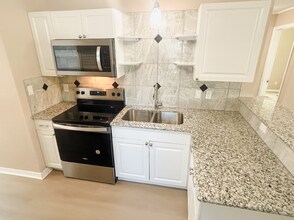 720 East Harbor Dr S in St. Petersburg, FL - Foto de edificio - Building Photo