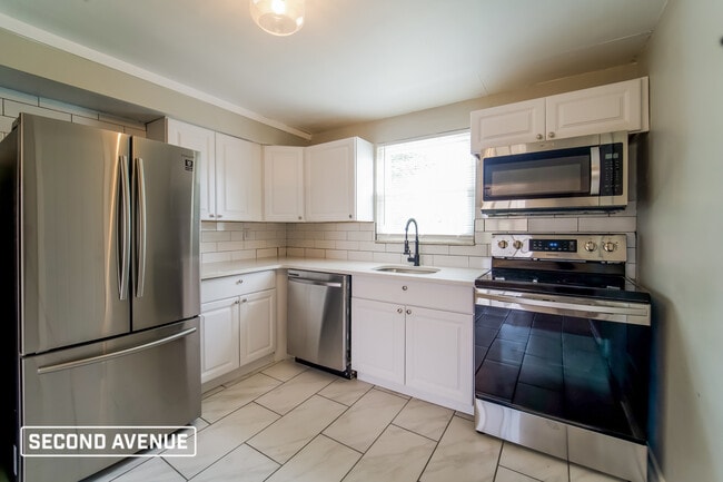 128 Bellwood Dr in Munhall, PA - Foto de edificio - Building Photo