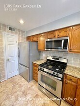 1385 Park Garden Ln in Reston, VA - Building Photo - Building Photo