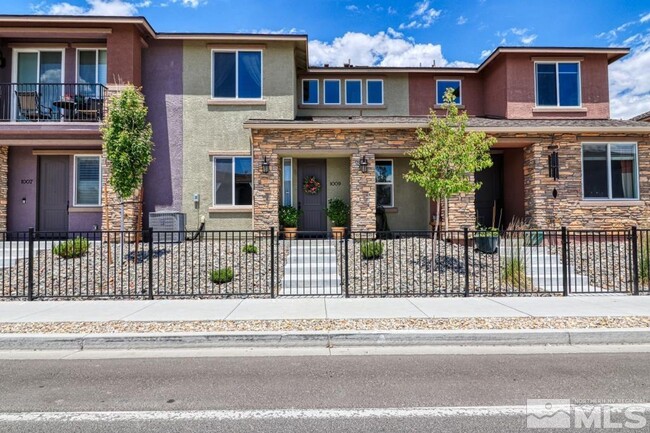 1009 Arbor Rd in Carson City, NV - Foto de edificio - Building Photo