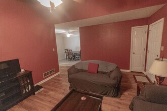 106 Grn Mdws Rd in Columbia, MO - Building Photo - Building Photo