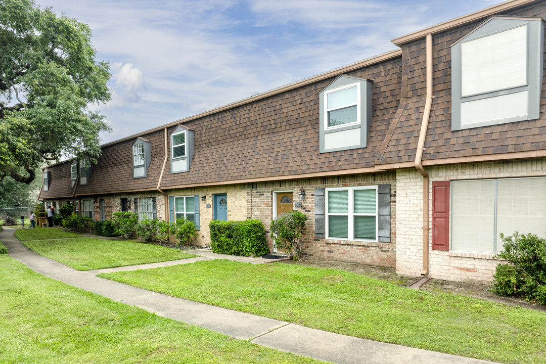 Hidden Hollow Townhomes in Houston, TX - Building Photo