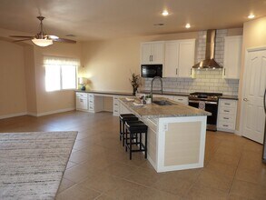 81 Dow Jones St in Henderson, NV - Building Photo - Building Photo