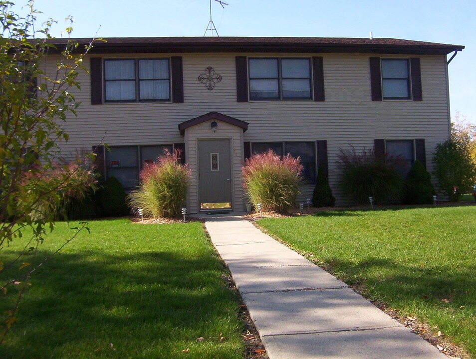 2207 Sturdy Rd, Unit B in Valparaiso, IN - Building Photo