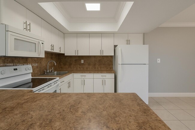 5150 W 12th Ave in Hialeah, FL - Building Photo - Building Photo