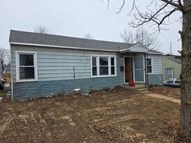 214 Lobban St in Warrensburg, MO - Building Photo