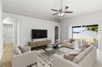 6336 Florida Cir W in Apollo Beach, FL - Building Photo - Building Photo