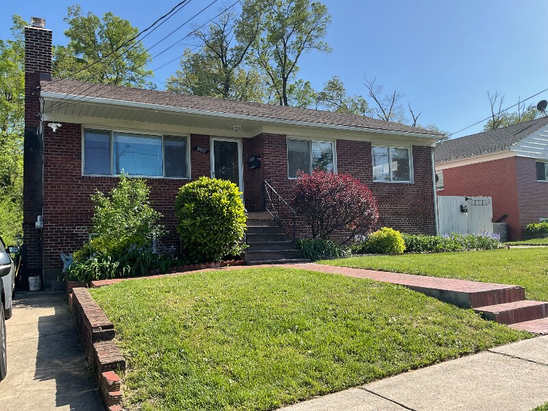 8617 11th Ave in Silver Spring, MD - Building Photo