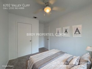 6202 Valley Clf in San Antonio, TX - Building Photo - Building Photo