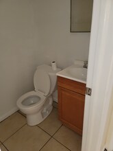 7311 NW 37th St in Hollywood, FL - Foto de edificio - Building Photo