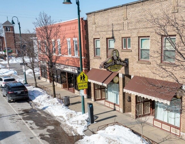 6804 Detroit Ave in Cleveland, OH - Building Photo - Building Photo