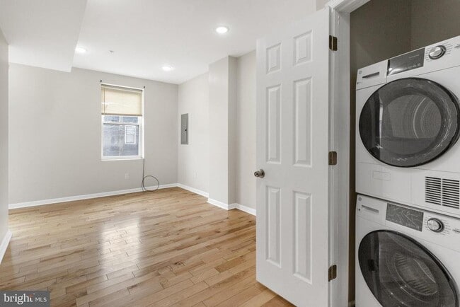 2604 Frankford Ave-Unit -2 in Philadelphia, PA - Foto de edificio - Building Photo