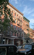 321 W 11th St in New York, NY - Building Photo - Building Photo