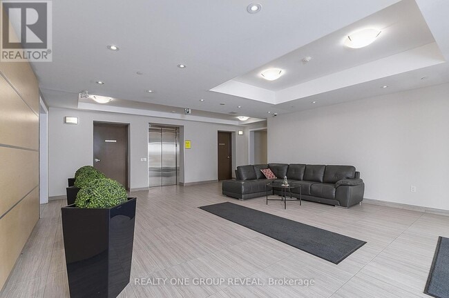 80 Aspen Springs Dr in Bowmanville, ON - Building Photo - Building Photo