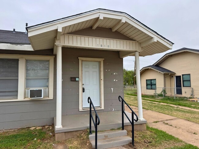 1818 Collins Ave in Wichita Falls, TX - Building Photo - Building Photo