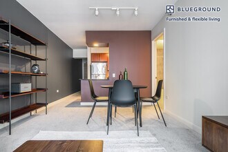 210 N Wells St in Chicago, IL - Building Photo - Building Photo