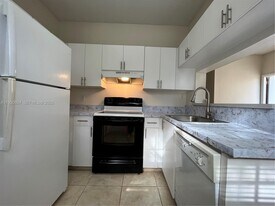 671 Cypress Lake Blvd in Pompano Beach, FL - Building Photo