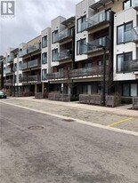 5035 Harvard Rd in Mississauga, ON - Building Photo